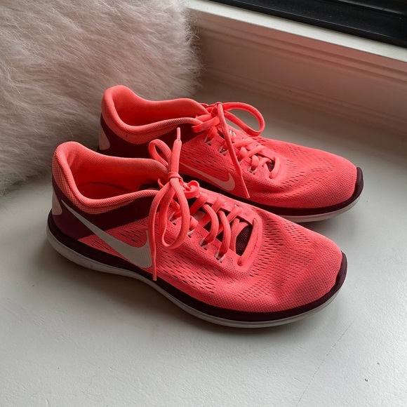 Nike Shoes - 𝅺WOMEN’S Nike Running Shoes